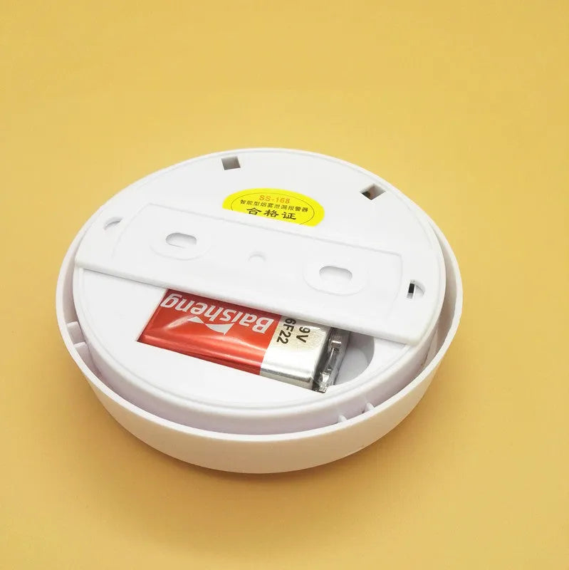 White SS-168 ceiling-mounted household smoke alarm with sound and light alarm