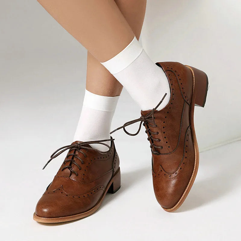 British retro Oxfords casual shoes for women, low platform heel, lace-up, rubber sole, black colour