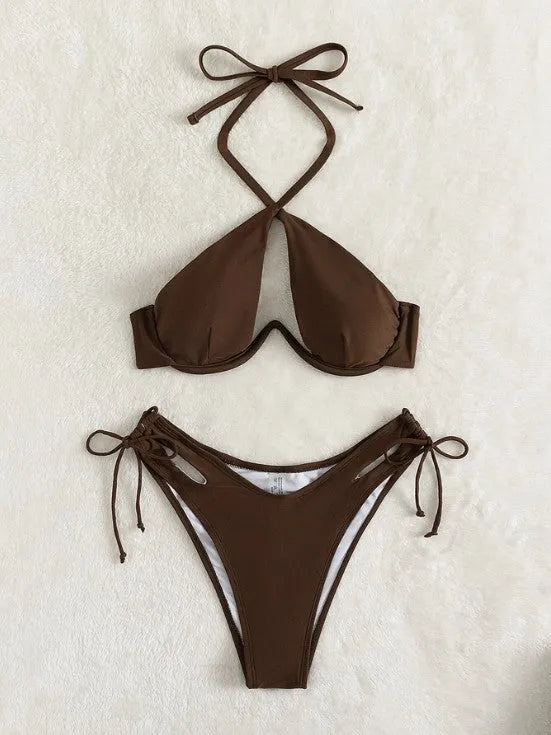 Women's halter neck bikini swimsuit in solid colour with briefs style