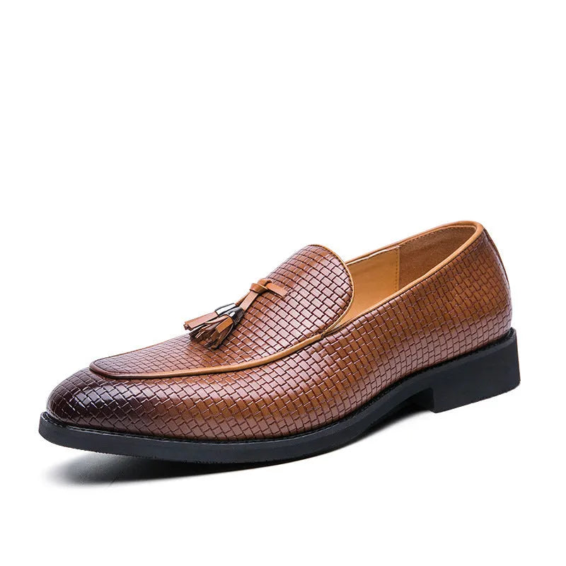 Men's pointed black slip-on shoes with tassel decoration and artificial PU uppers