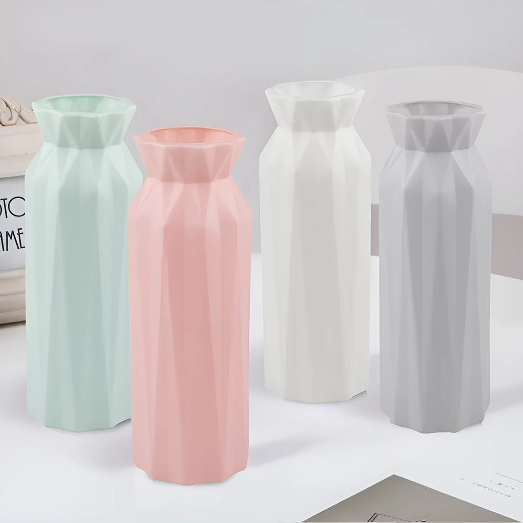 Green drop-resistant melamine plastic vase with a 7.2 cm bottom diameter.