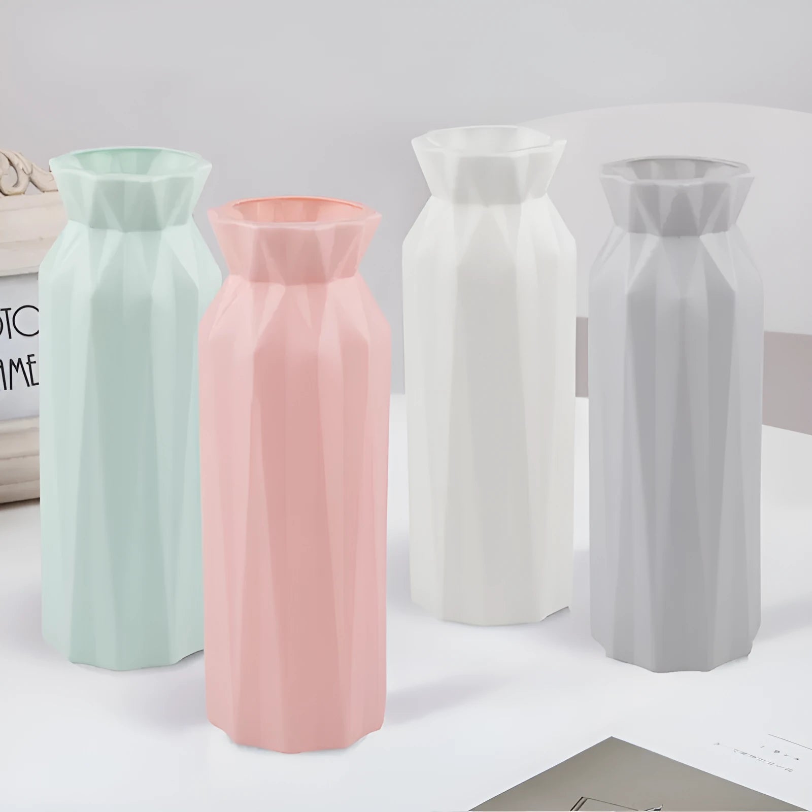 Green drop-resistant melamine plastic vase with a 7.2 cm bottom diameter.