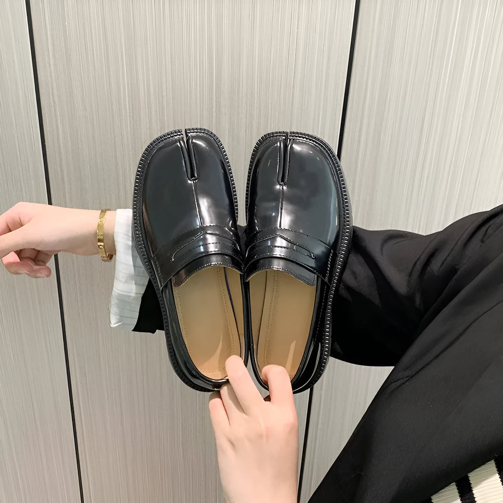 Split-toe slip-on loafers with black microfiber upper, pigskin lining, rubber sole, low 1-3cm chunky heel