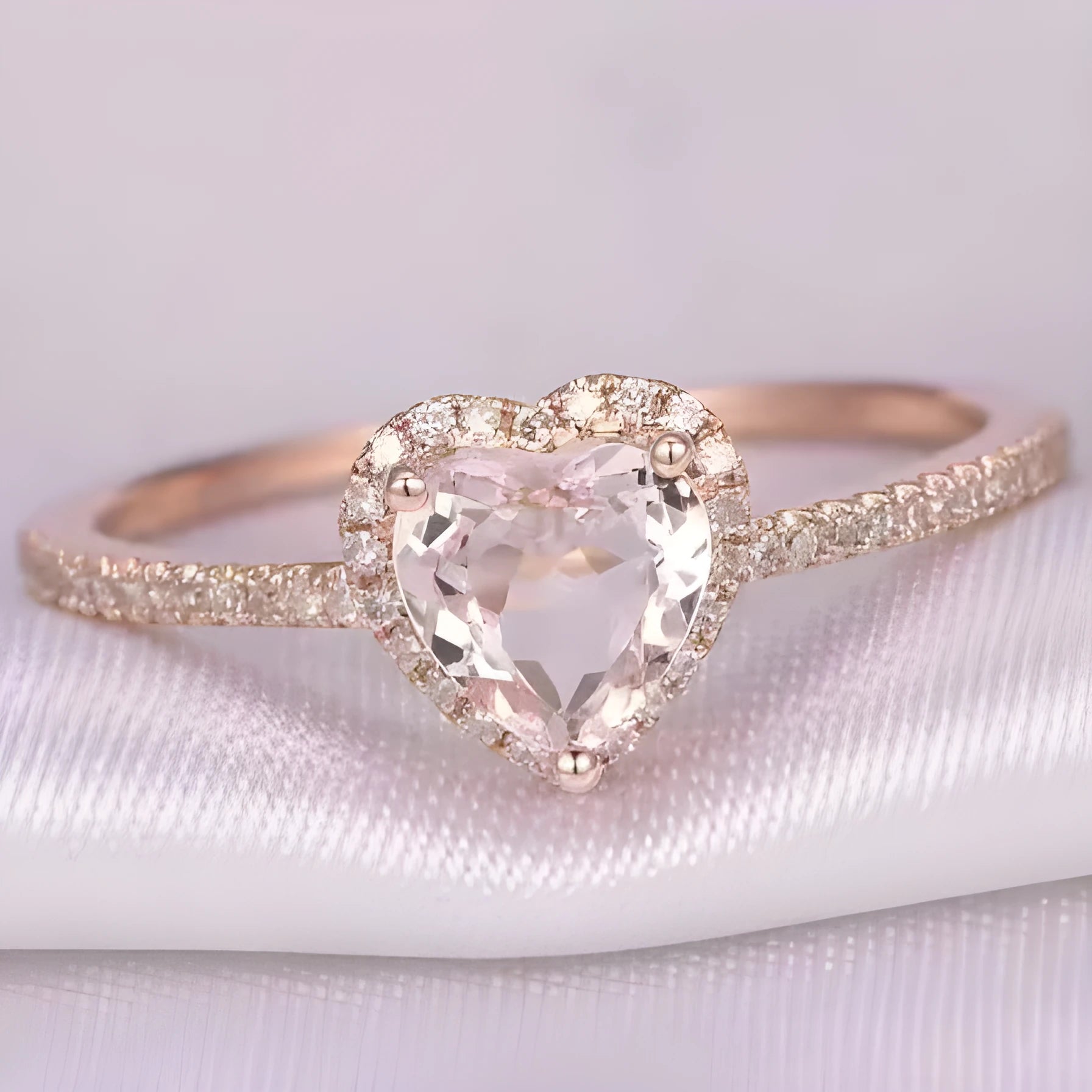 Heart-shaped women's wedding ring with crystal centrepiece in rose gold finish