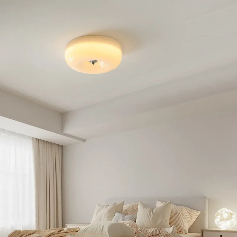 Cream-coloured American-style bedroom ceiling light fixture with three-colour lighting, shown in 30cm and 40cm size options.