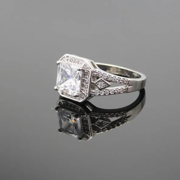 Women's platinum-coloured zircon ring with hollow geometric design and quadrilateral patterns