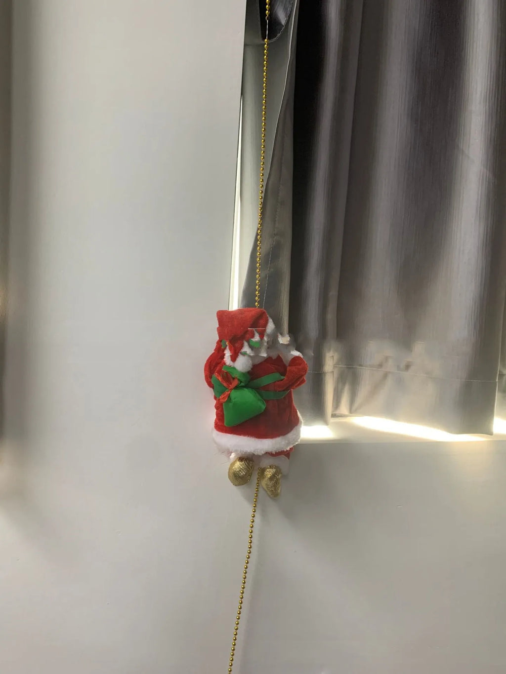 Electric Santa Claus climbing ladder plastic Christmas decoration for party displays