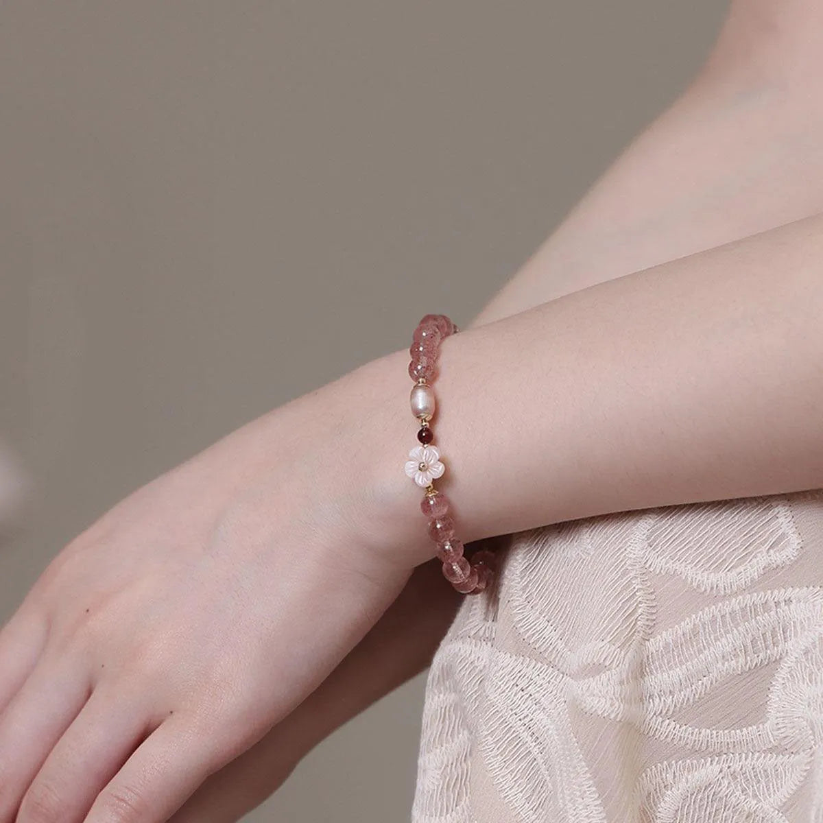 Strawberry quartz peach blossom bracelet with flower design crystal beads for women