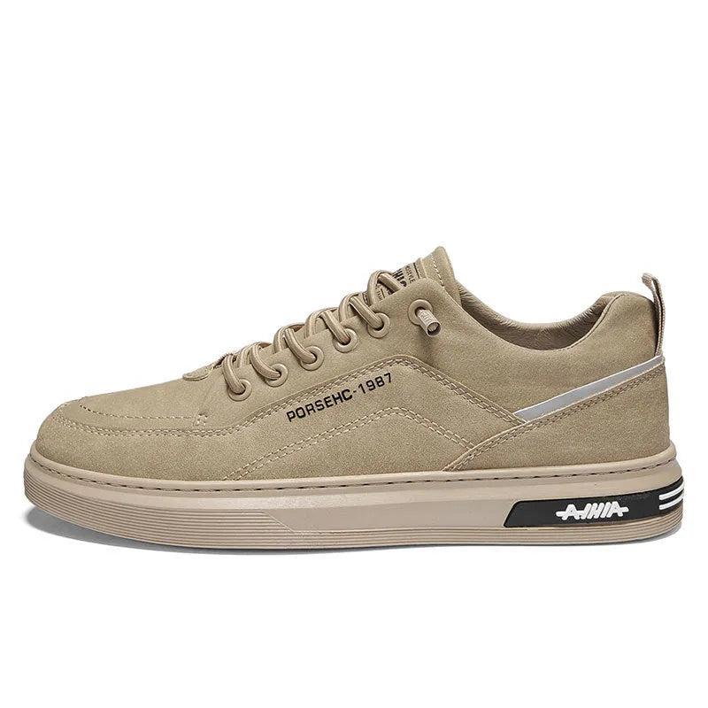 Men's low-top casual shoes in khaki with a round toe and rubber sole, shown on a work site background.