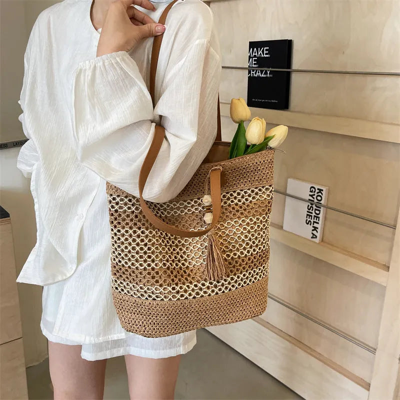 Summer straw shoulder bag with tassel pendant, large capacity, horizontal square shape, brown colour