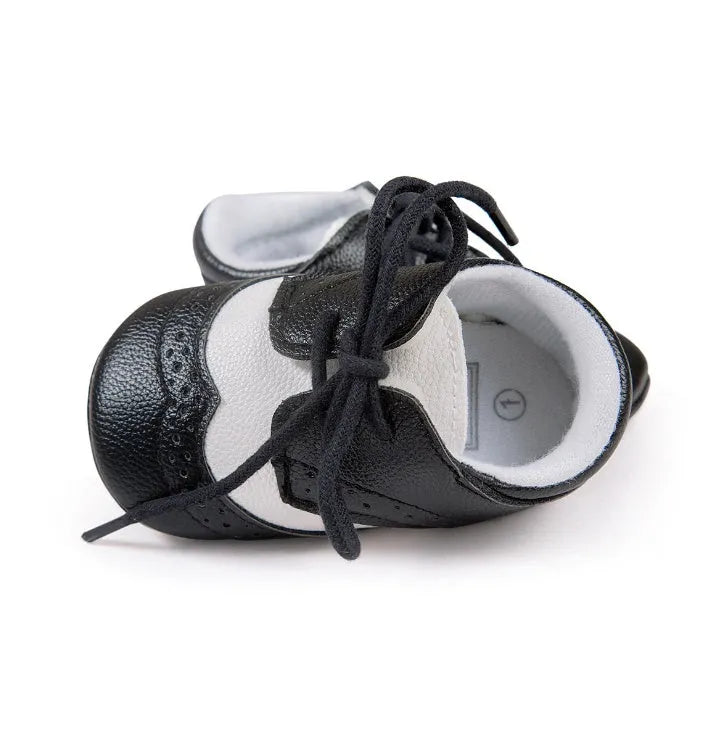 Vintage style baby soft-soled walking shoes in synthetic leather available in four colours