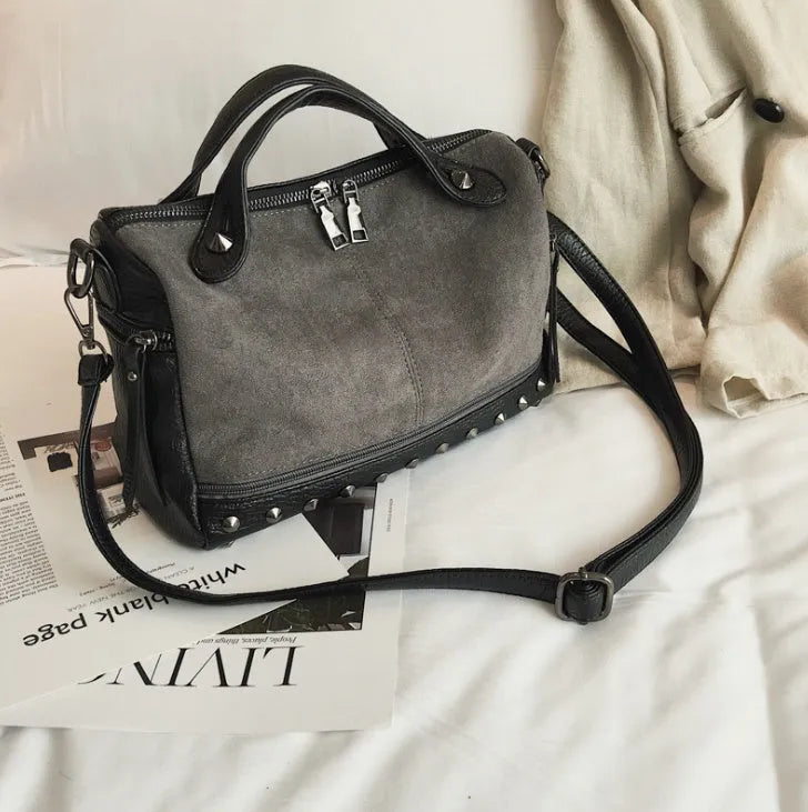 Large casual tote shoulder bag for women in soft PU leather with zipper closure
