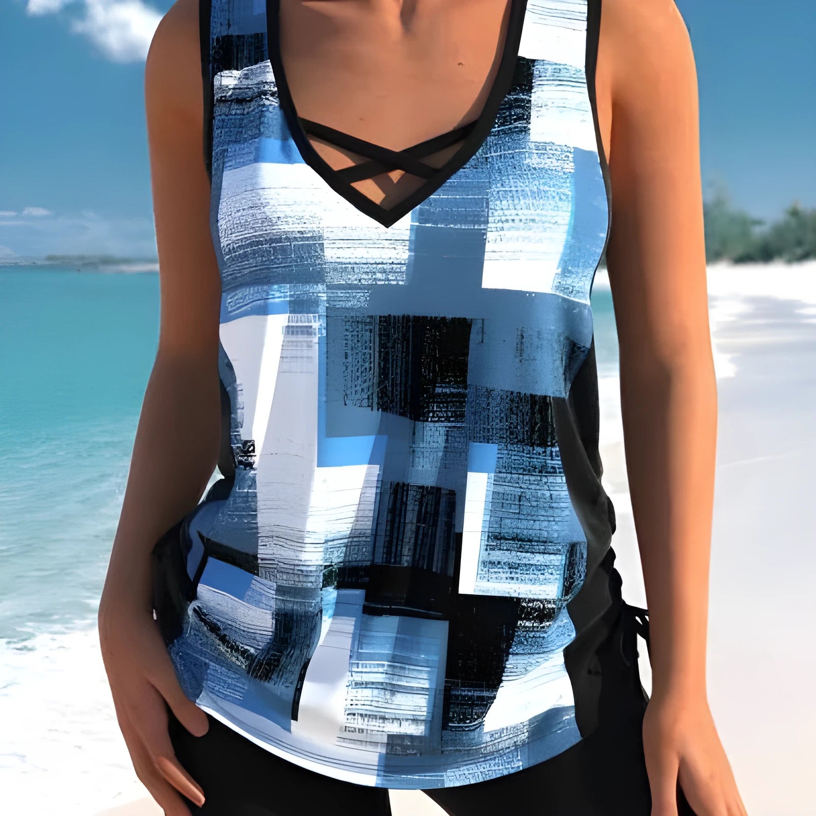 Women's printed two-piece swimsuit with boxer shorts in polyester fabric.