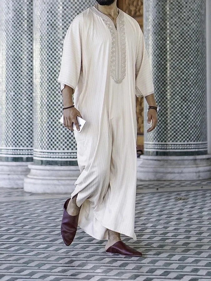 Men's ethnic style loose Muslim robe in milky white linen with short sleeves and national style embroidery, sizes M-4XL.