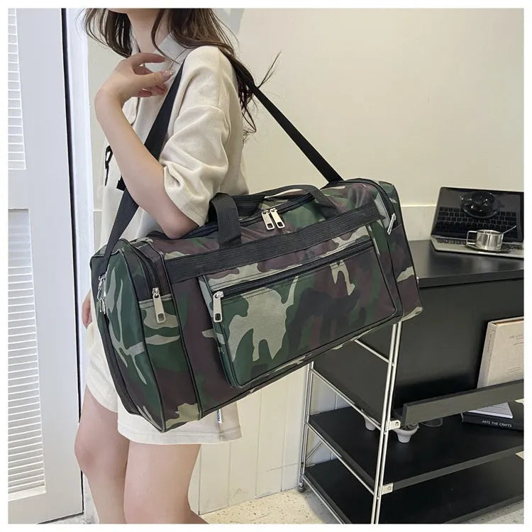 Camouflage waterproof luggage bag with 20L capacity and striped polyester lining
