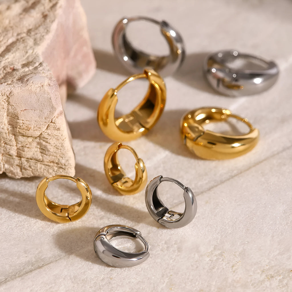 Women's geometric circle earrings in stainless steel with electroplated finish, one colour variant