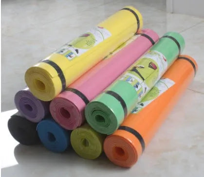 EVA yoga mat in one of six colours showing 4mm or 6mm thickness option on a floor