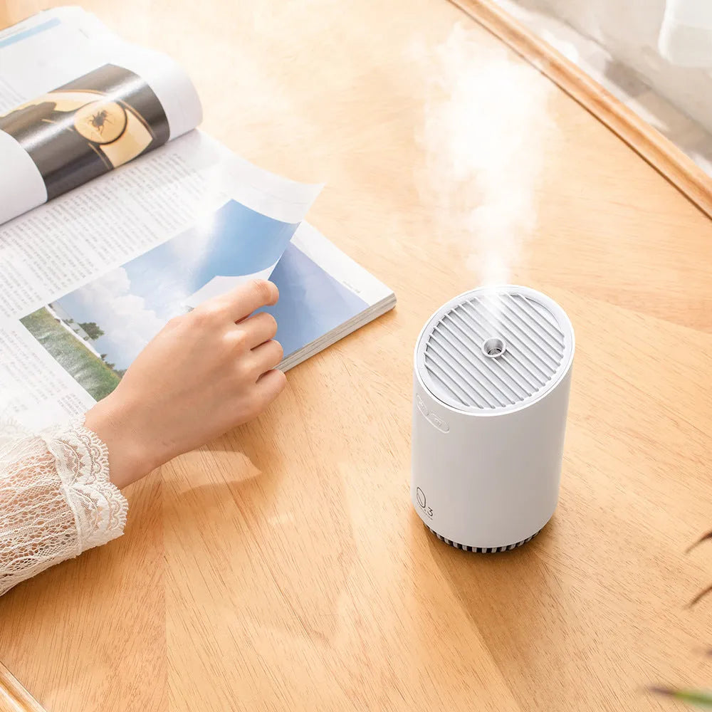 Q3 mini aromatherapy car humidifier in white with 320ml tank and compact design