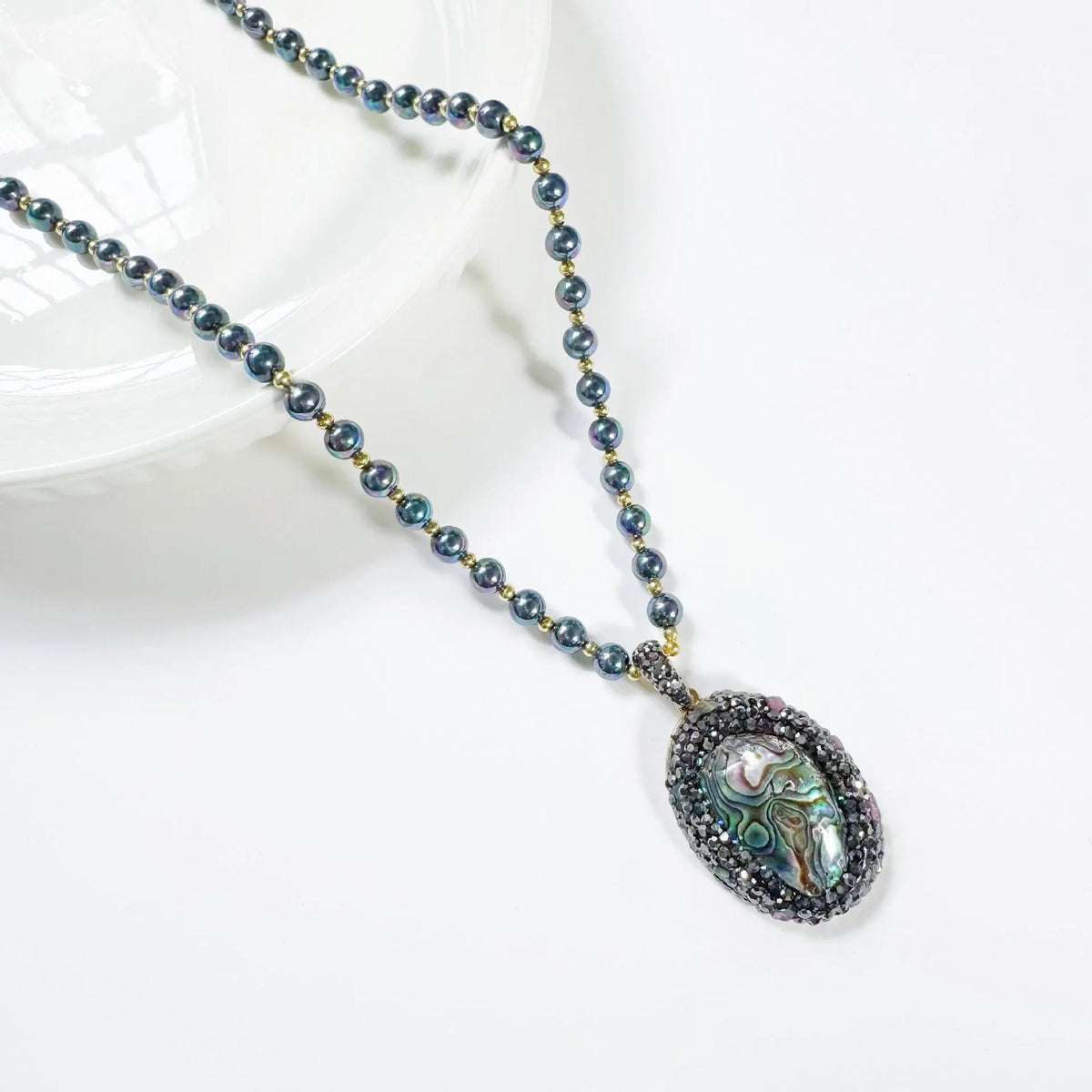 Abalone shell pendant necklace with black stone, beaded chain, geometric oval pendant, vintage retro colour, 60cm.