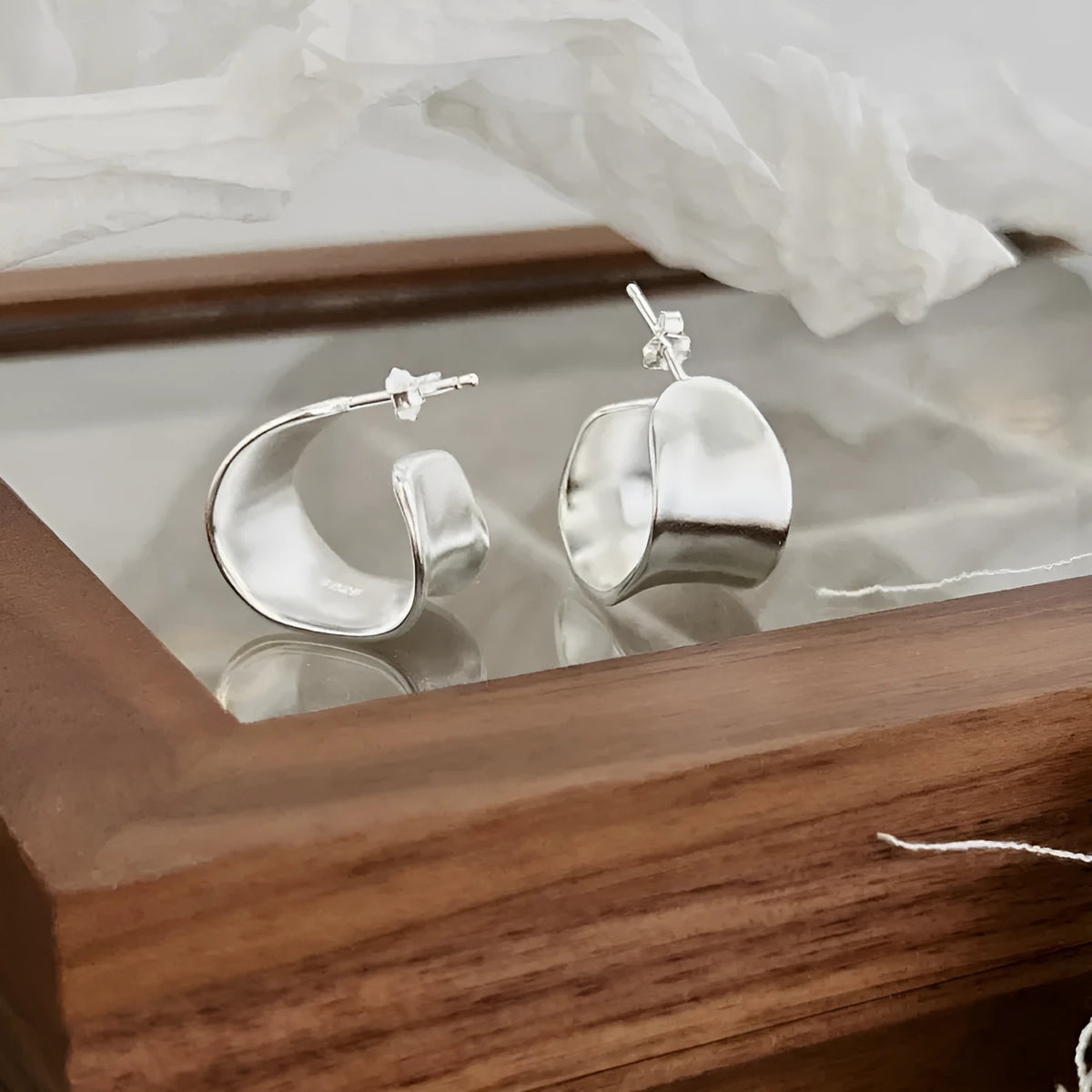 Pair of 925 silver women's ear studs with a wide irregular curved shape, 12 x 17.5mm, silver colour