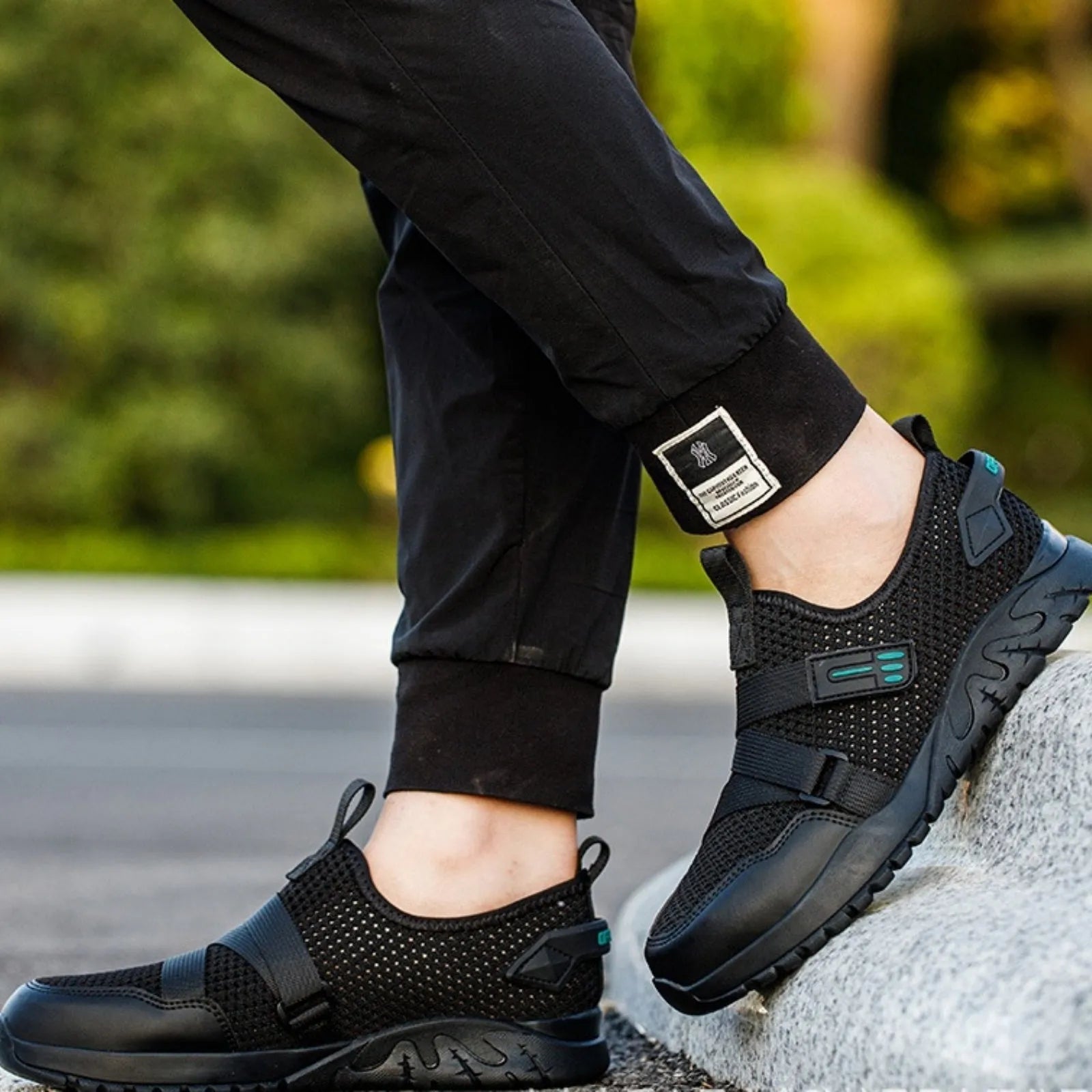Men's grey anti-smash and anti-puncture safety shoes with a flying woven upper and rubber sole.
