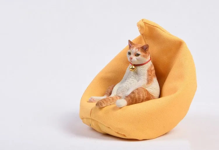 Lazy cat resin car ornament on sofa, approximately 75mm high dashboard decoration