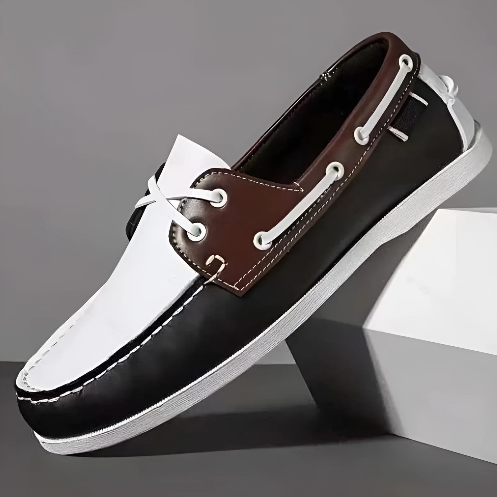 Men's British-style casual shoes with round toe and flat heel design in solid colour options