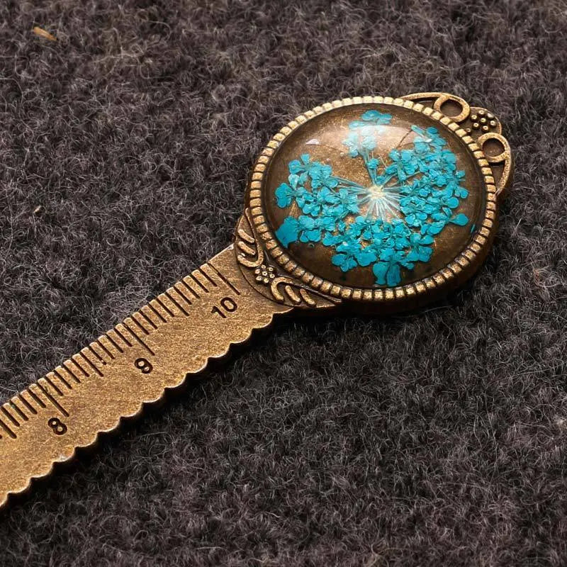Handmade dried gypsophila flower bookmark ruler with lace flowers and four-leaf clover design