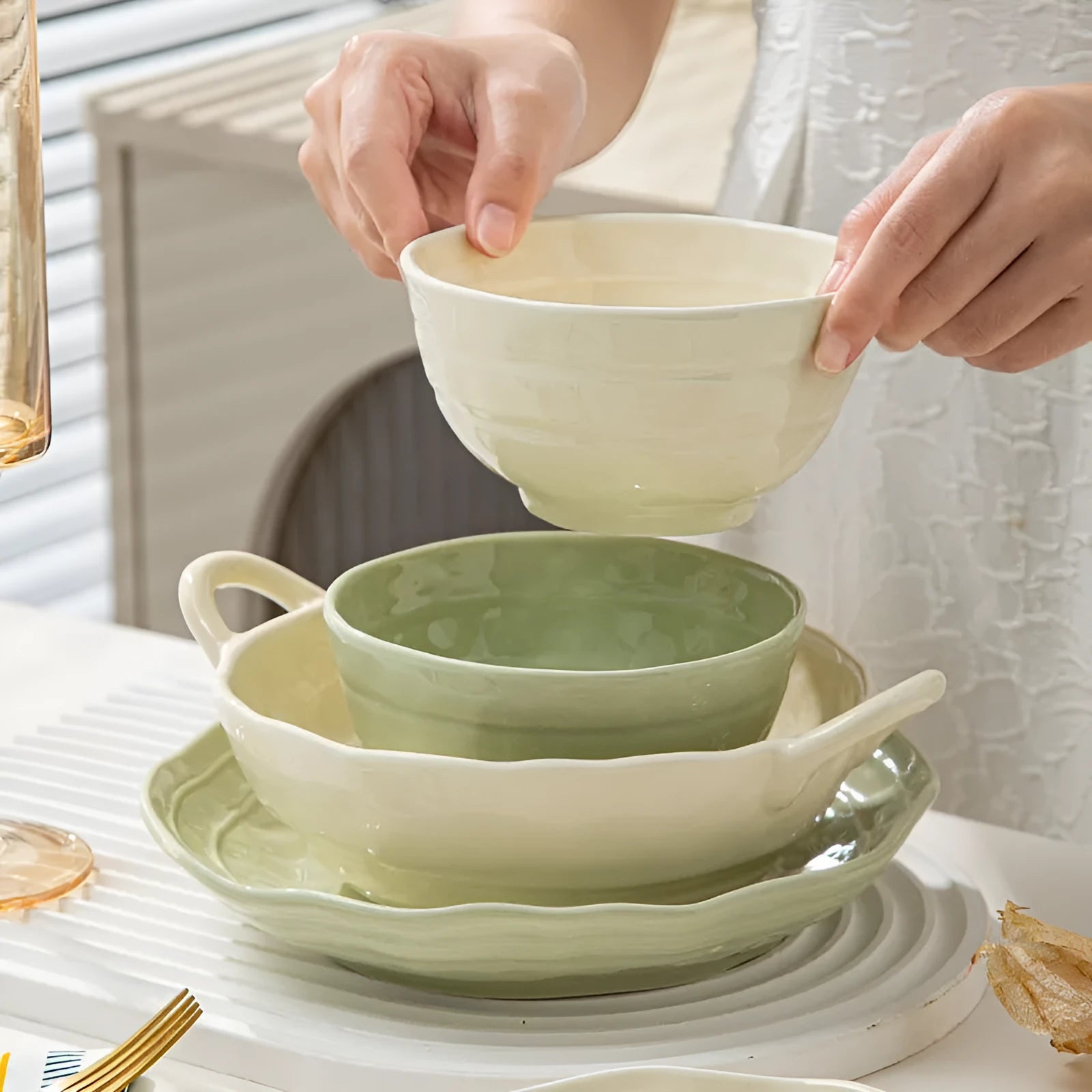 Seven-piece ceramic tableware set in solid colour with modern Japanese style design