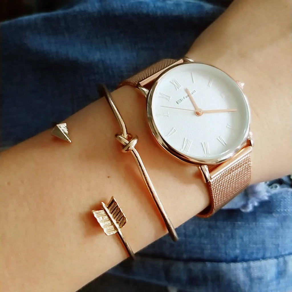 Gold-coloured women's vintage cuff bracelet with arrow and knot design in electroplated alloy
