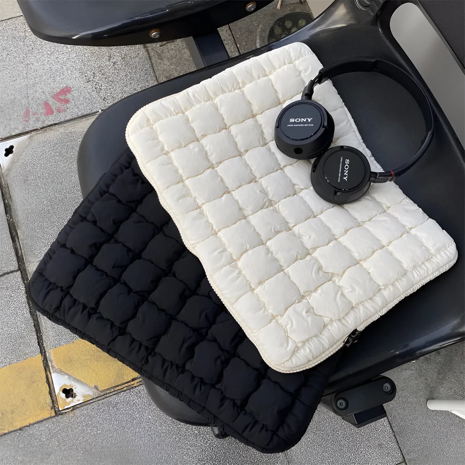 Black nylon laptop storage bag with cloud cotton padding for 15.6-inch computers