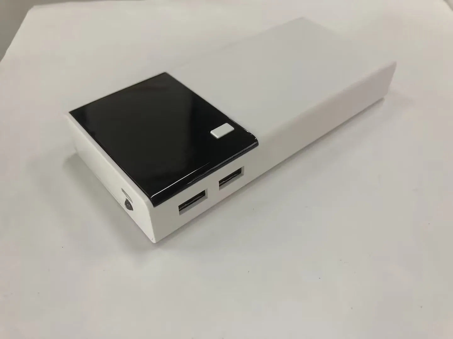 20000mAh black power bank with aluminium shell construction showing charging port and dimensions