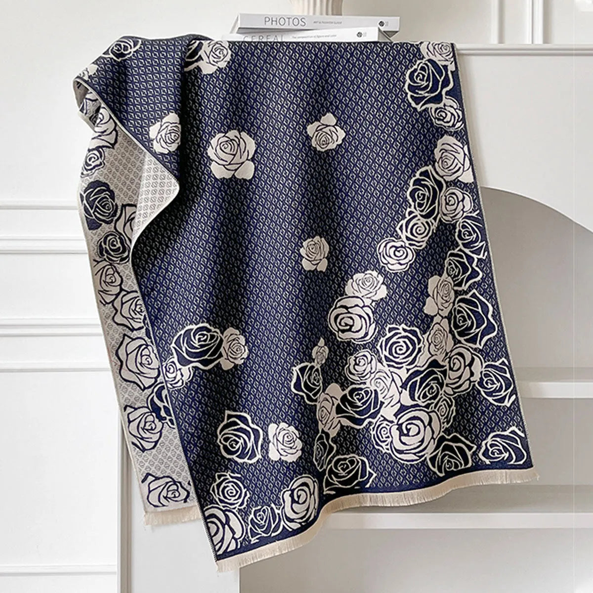 A grey imitation cashmere scarf with tassels, measuring 185 cm long, laid flat.