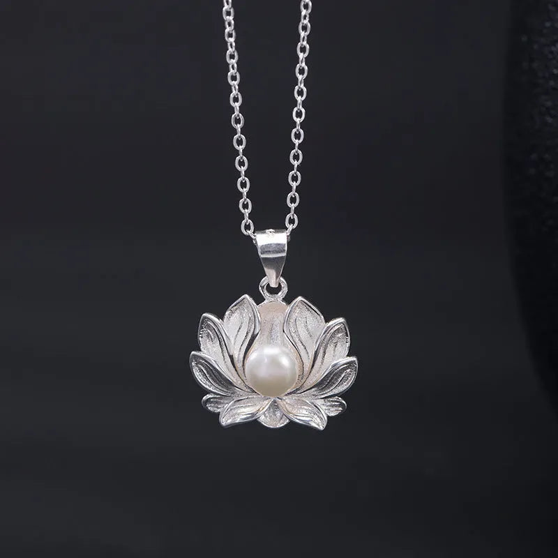 Simple pearl lotus women's necklace with 925 silver pendant and pearl inlay in flower shape