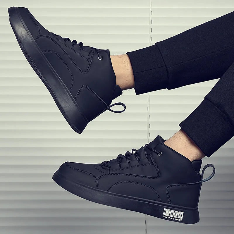 Men's white mid-top sports board shoes with lace-up front and rubber sole