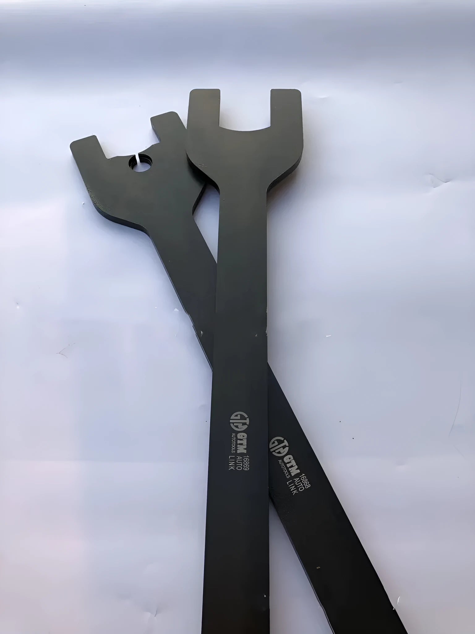 Land Rover fan support wrench set showing 36mm and 40mm alloy steel spanners.