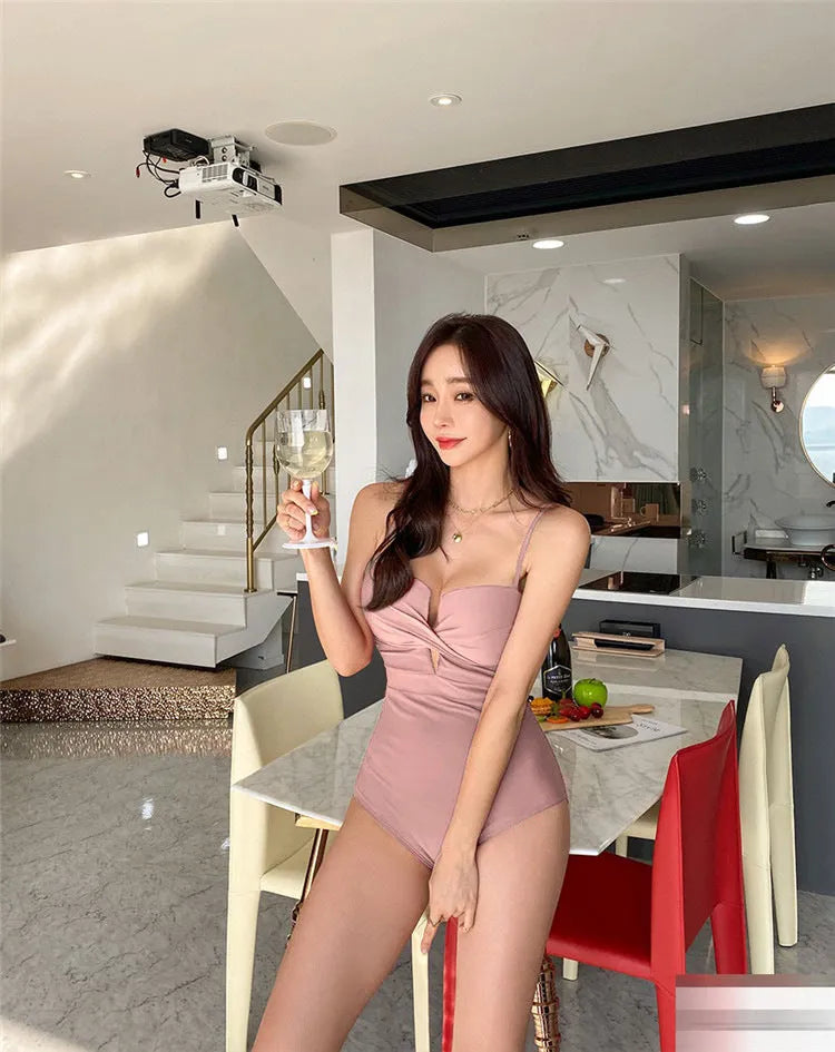 Solid colour one-piece swimsuit with spaghetti straps and push-up design in white, pink or brown