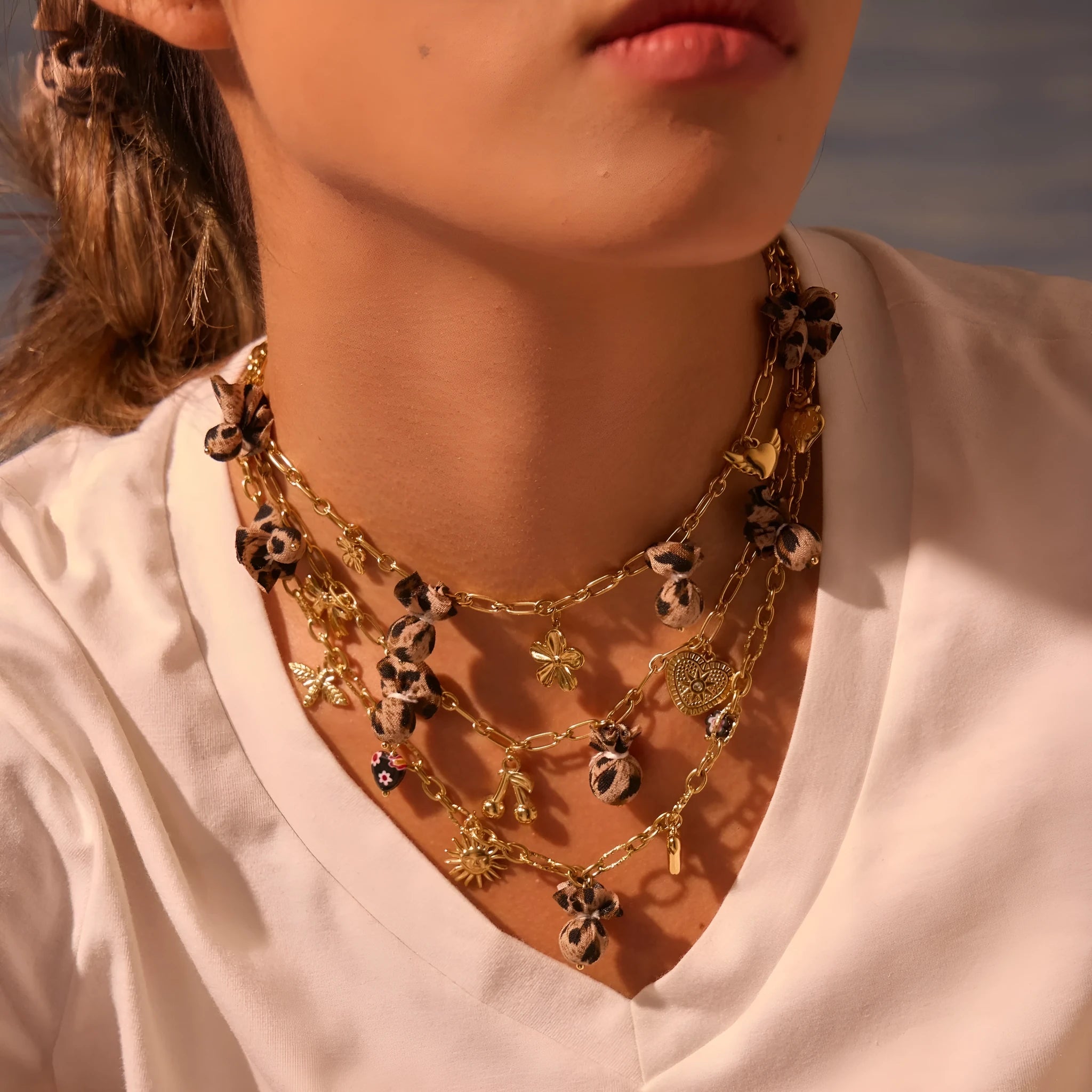 Leopard and love heart flowers pendant necklace on a stainless steel chain with gold electroplating.
