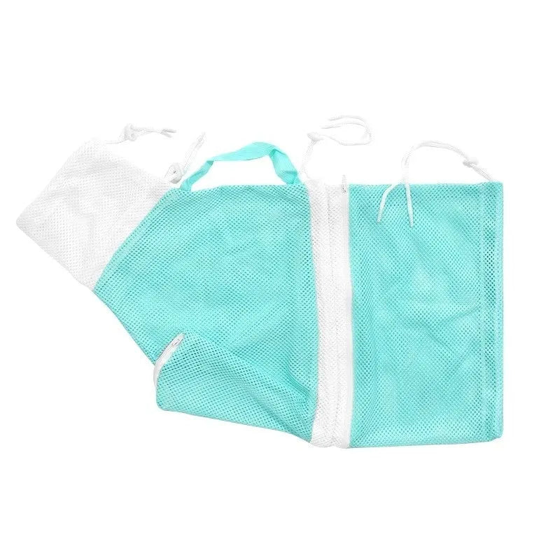 Fifth-generation cat grooming bag in grey and white colour with detachable design for nail trimming