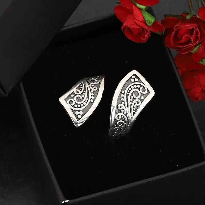 Adjustable opening silver alloy women's ring with electroplated finish