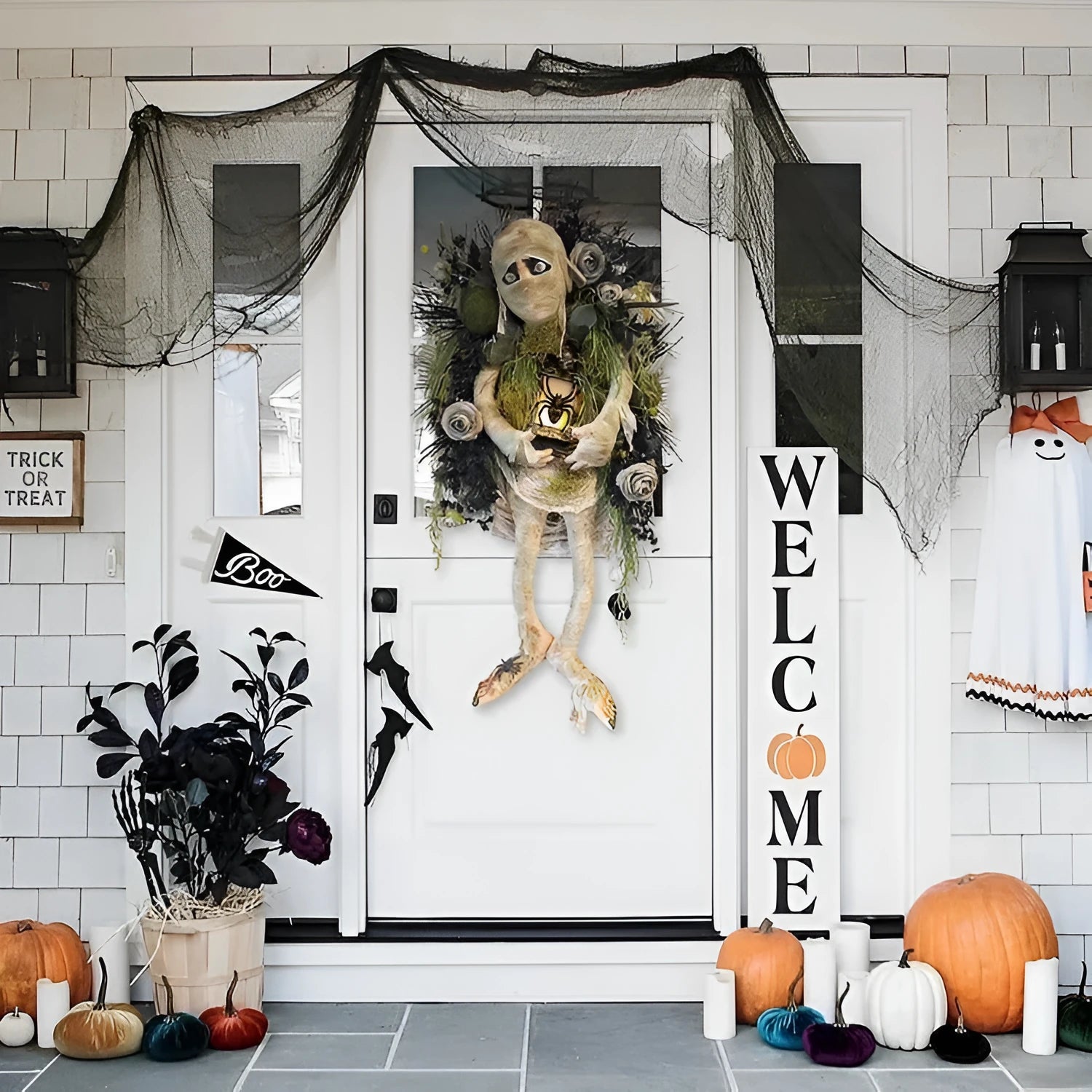 Realistic mummy skeleton hands Halloween wreath 46cm for front door hanging