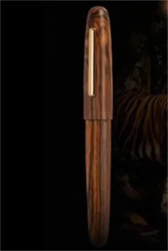 Wooden fountain pen with rotating cap in seven wood colour options