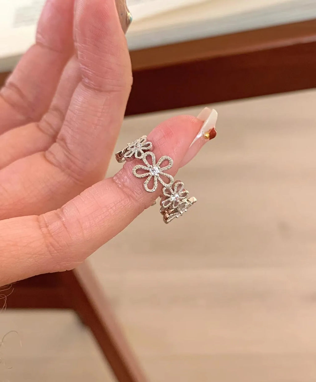 Copper lace hollow five petal flower ring for women with electroplated finish