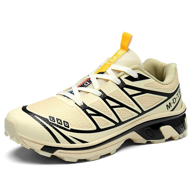 Low-top outdoor hiking shoes in artificial leather with mesh lining and rubber sole.