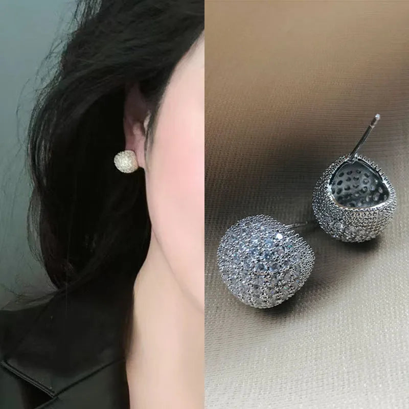 Geometric drop-shaped golden beans and diamond ear clips in gold and white colour options