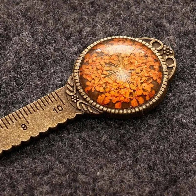 Handmade dried gypsophila flower bookmark ruler with lace flowers and four-leaf clover design