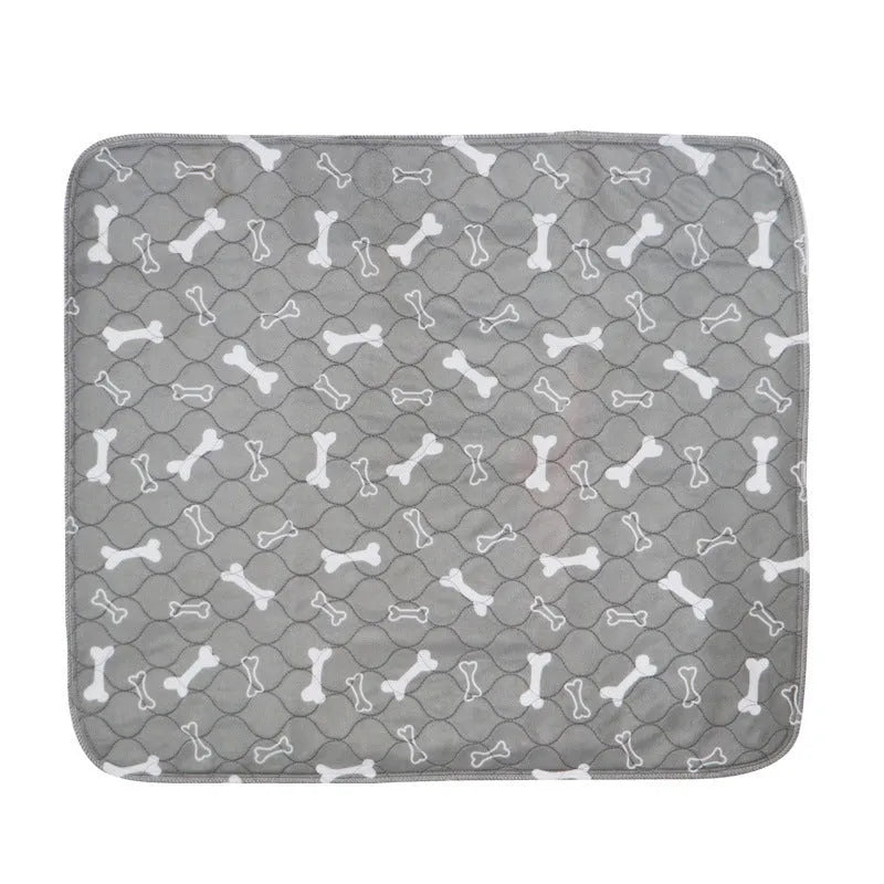 Three-layer waterproof pet absorbent pad in apricot, coffee, grey, orange, or white, sizes 40 x 60 cm, 70 x 80 cm, and 80 x 90 cm