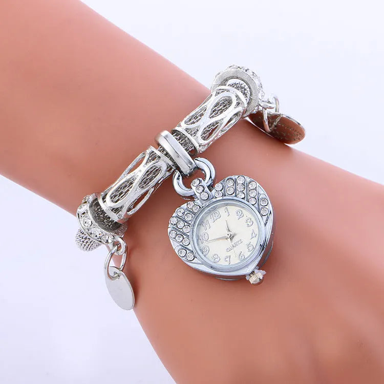 Ladies Love bracelet watch with 2.6cm dial, 23.5cm strap, 50g, in golden or silvery finish