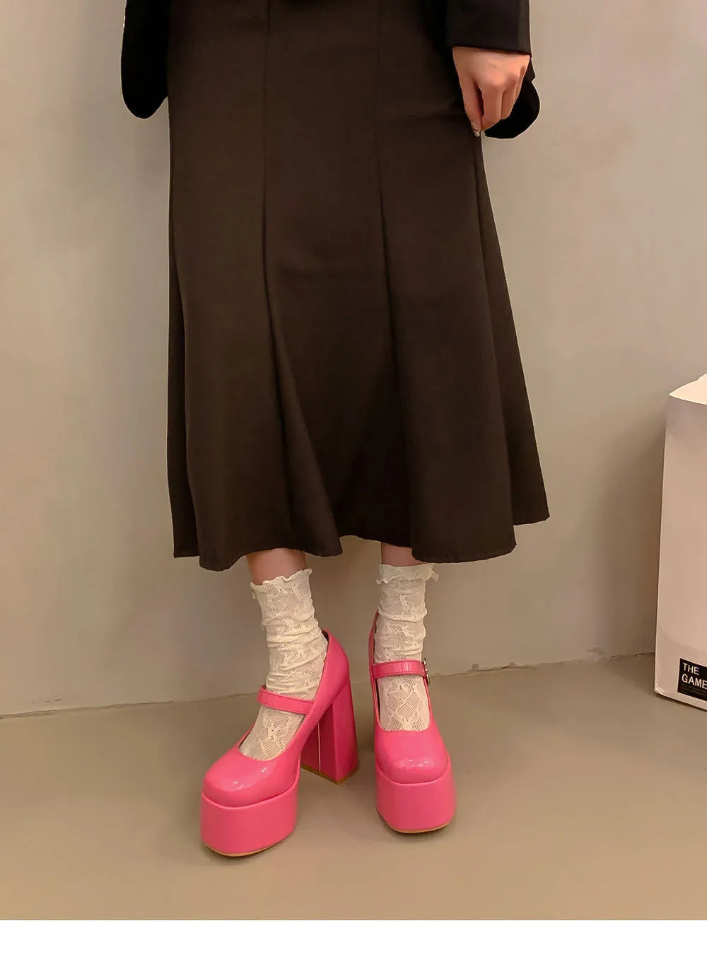 Pink waterproof platform Mary Jane shoes with 6-8cm thick heel, rubber sole and round toe, sizes 33-39.
