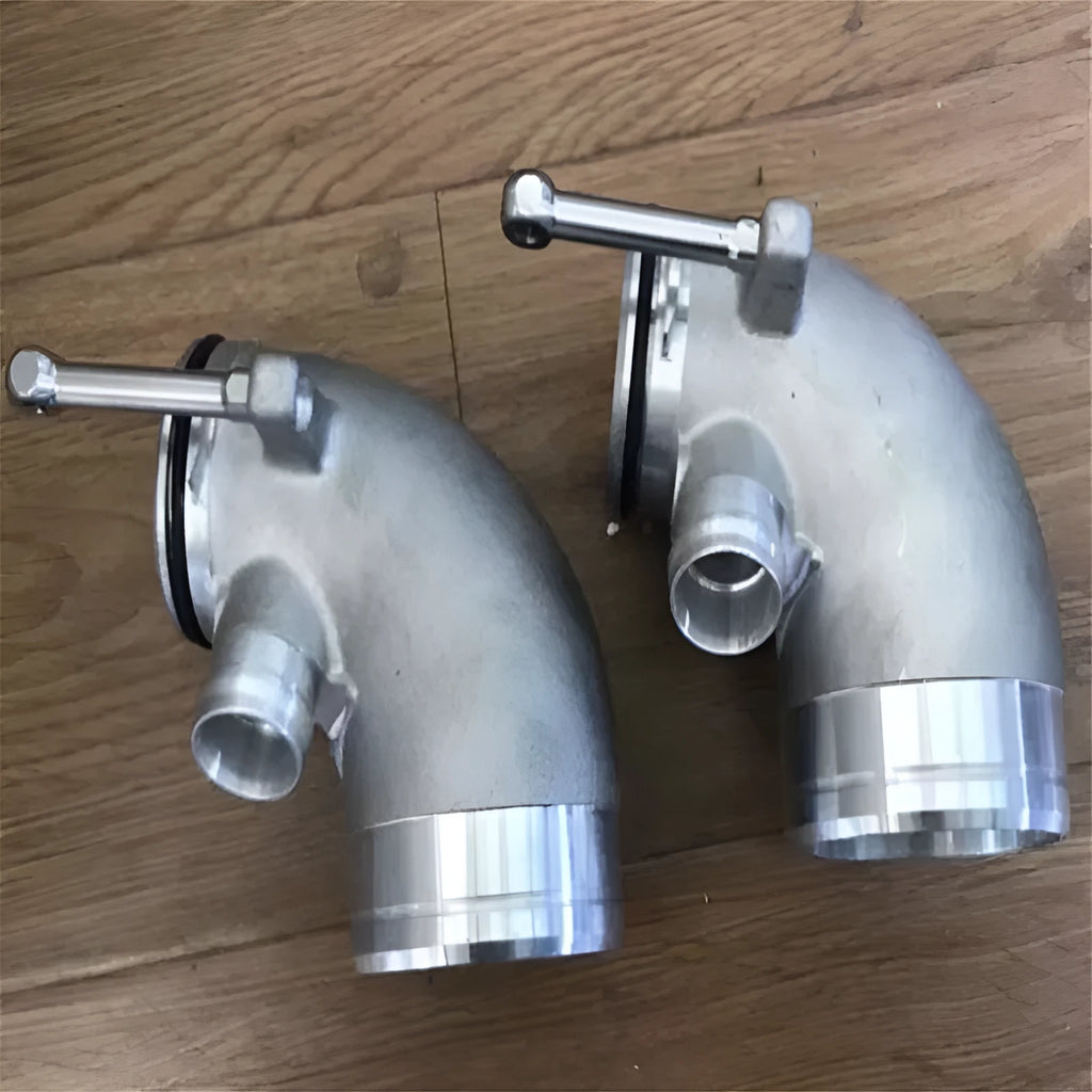 Aluminium alloy 90 degree turbo elbow adapter for lateral engine positioning vehicles
